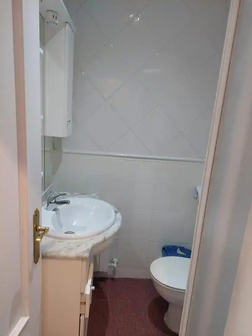 Badezimmer von Wohnungen zur Miete in Gozón