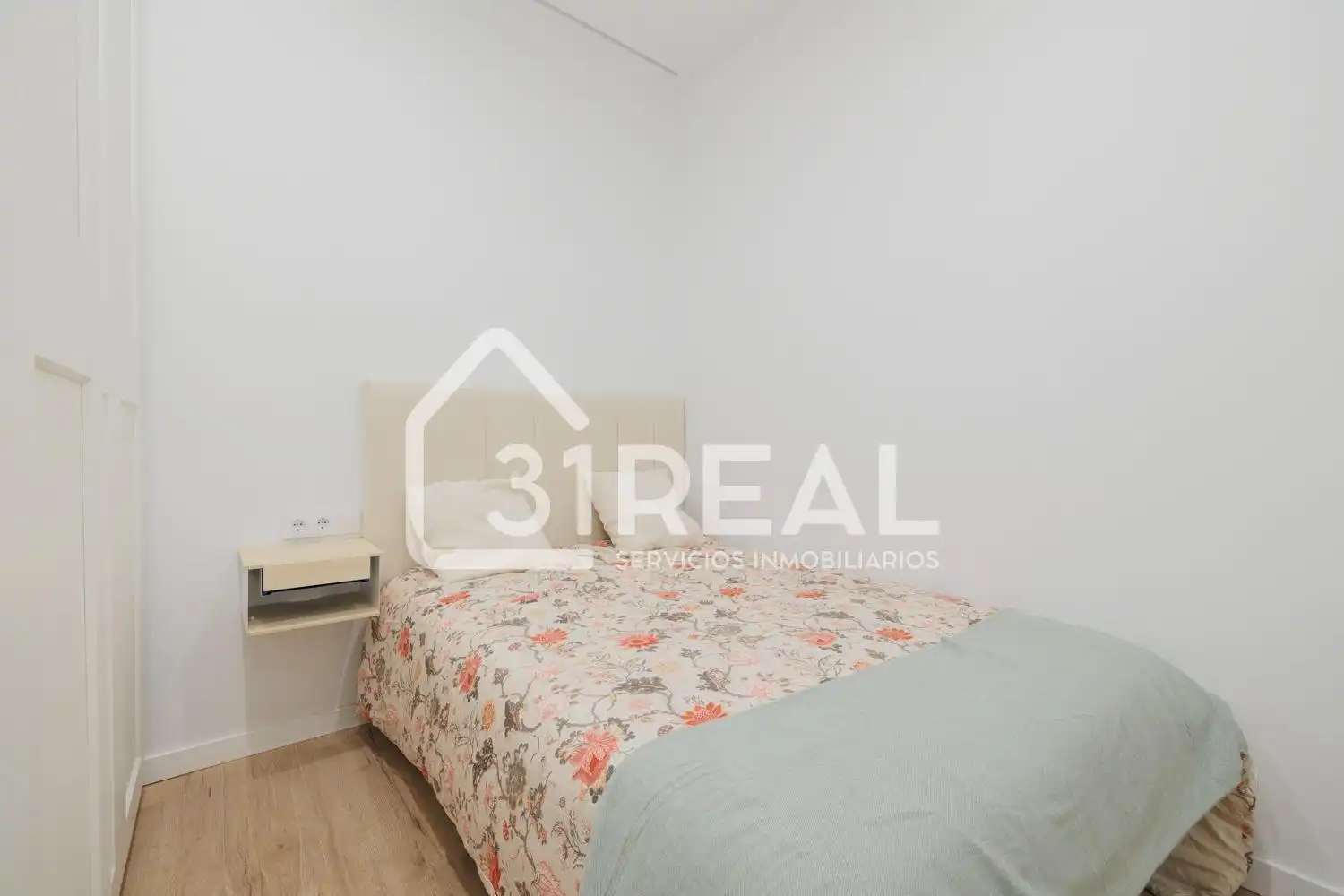 Habitación de Planta baja en venta en Madrid con Calefacción, Amueblado y Alarma