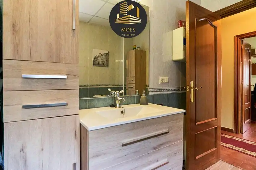 Bany de Casa o xalet en venda en Jaén amb Aire condicionat, Calefacció i Terrassa
