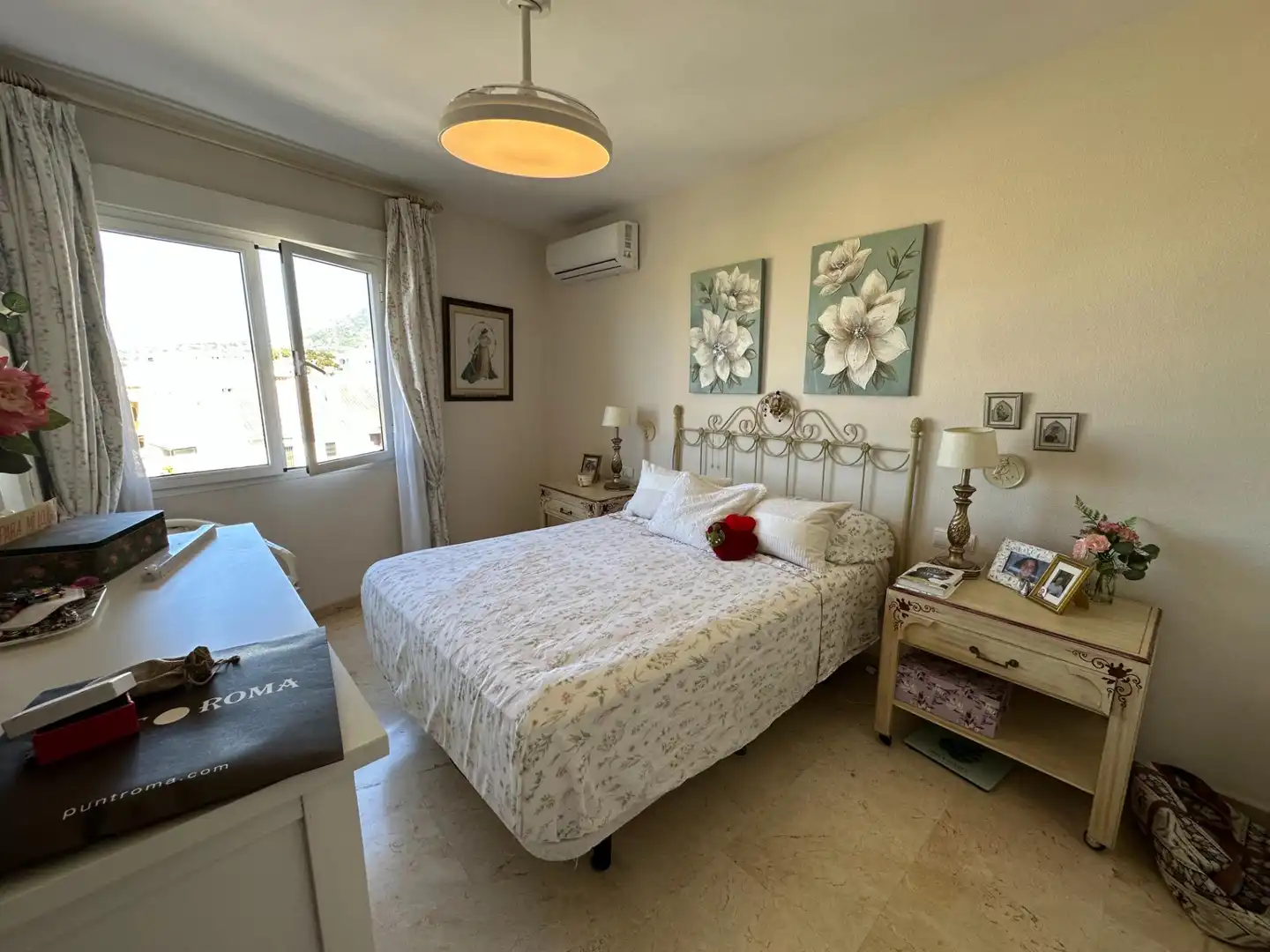 Bedroom of Flat for sale in Marbella  with Air Conditioner, Furnished and Balcony