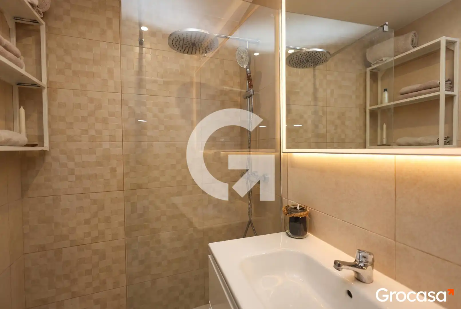 Bathroom of Flat for sale in Barcelona  with Air Conditioner, Terrace and Storage room