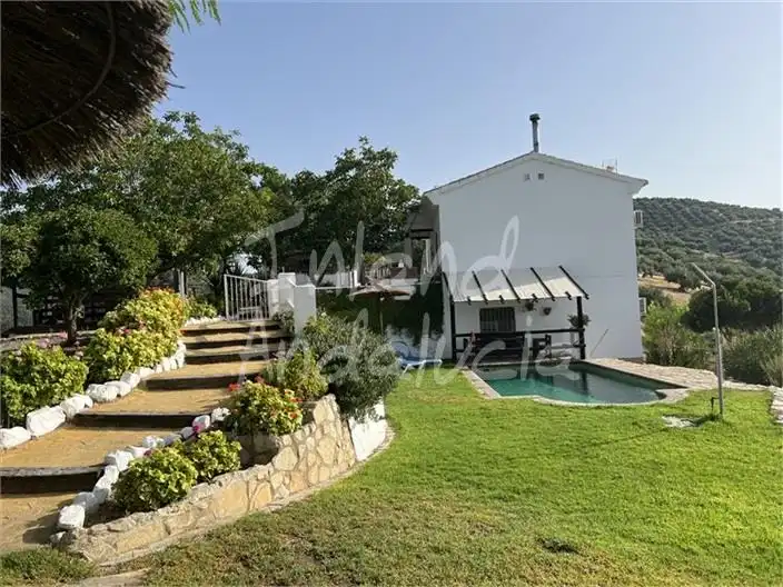 Casa rustica con piscina in vendita a Montefrío