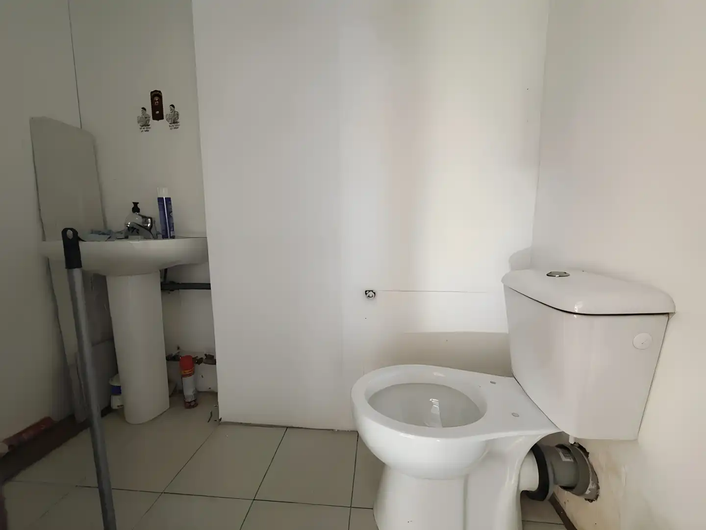 Badezimmer von Geschaftsraum zur Miete in Erandio