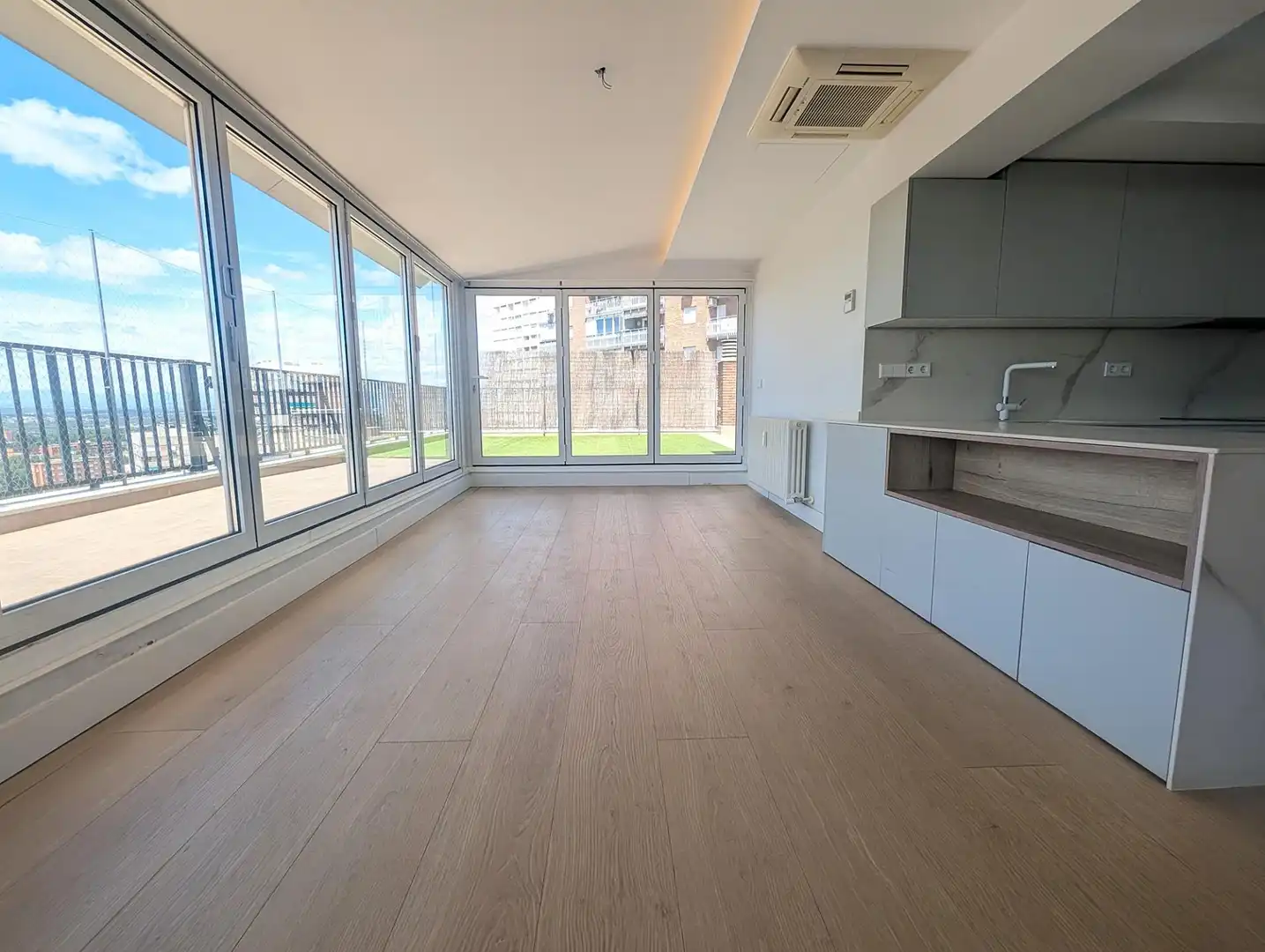Sala d'estar de Àtic en venda en Madrid amb Aire condicionat, Calefacció i Terrassa