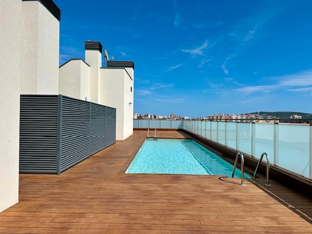 Swimming pool of Flat for sale in L'Hospitalet de Llobregat  with Air Conditioner, Heating and Parquet flooring