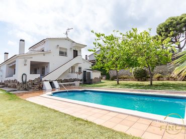 Xalet amb piscina en venda a Els Masos - Els Garrofers