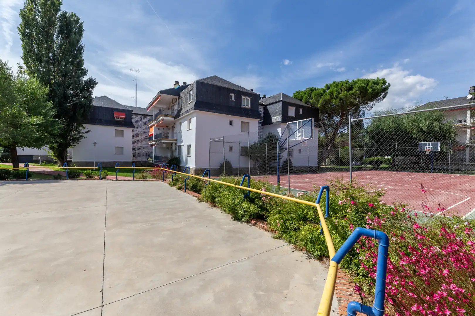 Vista exterior de Pis en venda en Alpedrete amb Aire condicionat, Calefacció i Terrassa