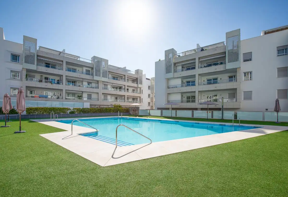 Piscina de Apartament en venda en Marbella amb Aire condicionat, Terrassa i Piscina comunitària