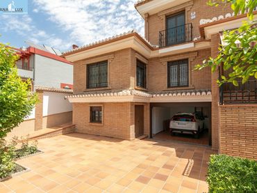 Casa pareada con balcón en venta en Calle del Doctor Marañón