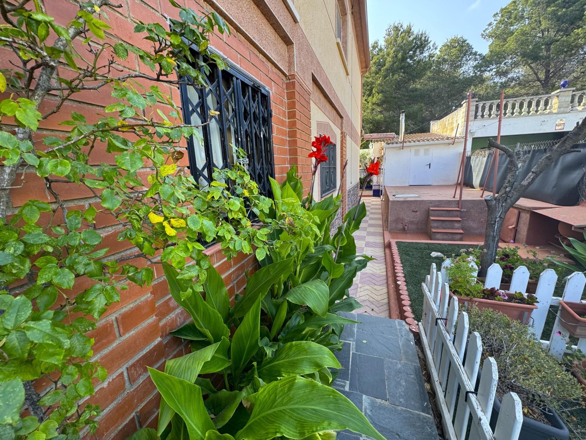Vista exterior de Casa o xalet en venda en Calafell amb Calefacció, Jardí privat i Terrassa
