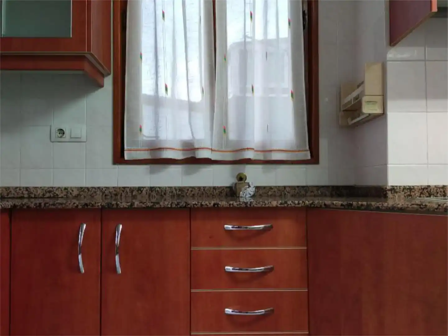 Cuina de Pis en venda en Cudillero amb Parquet, Traster i Moblat