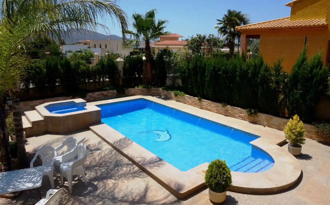 Casa o xalet en venda a Pueblo - Urbanizaciones