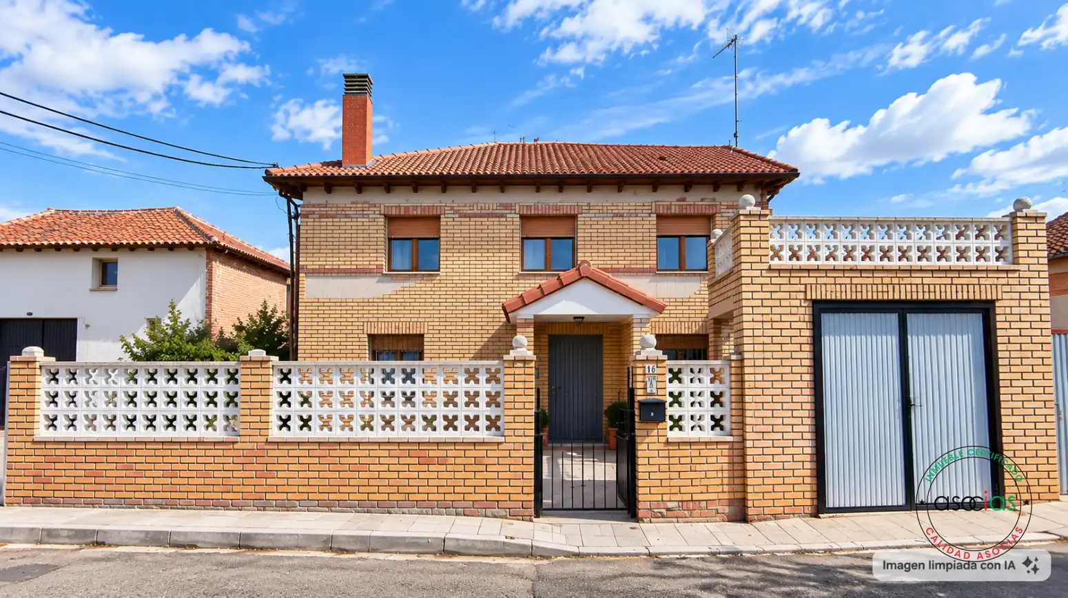 Vista exterior de Casa o chalet en venta en Villazanzo de Valderaduey con Jardín privado, Terraza y Amueblado