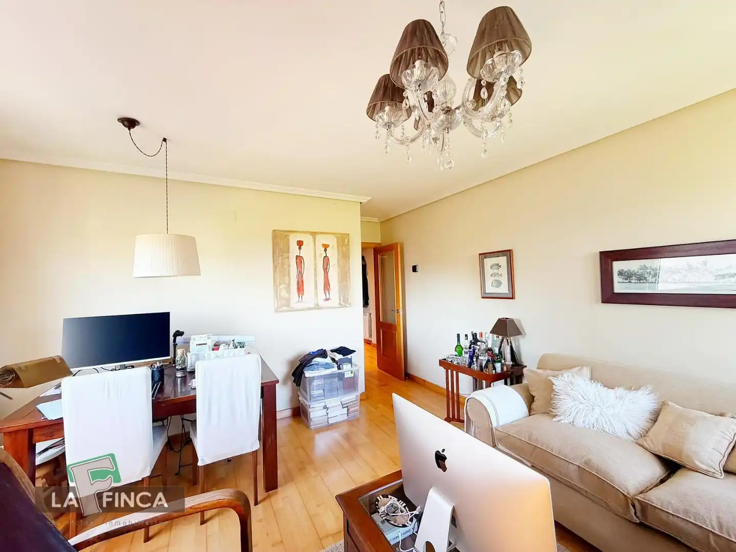 Sala d'estar de Pis en venda en Castrillón amb Calefacció, Parquet i Terrassa