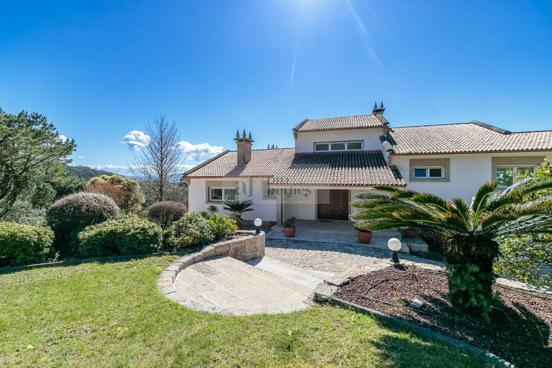 Exterior view of House or chalet for sale in Cangas   with Heating, Terrace and Storage room