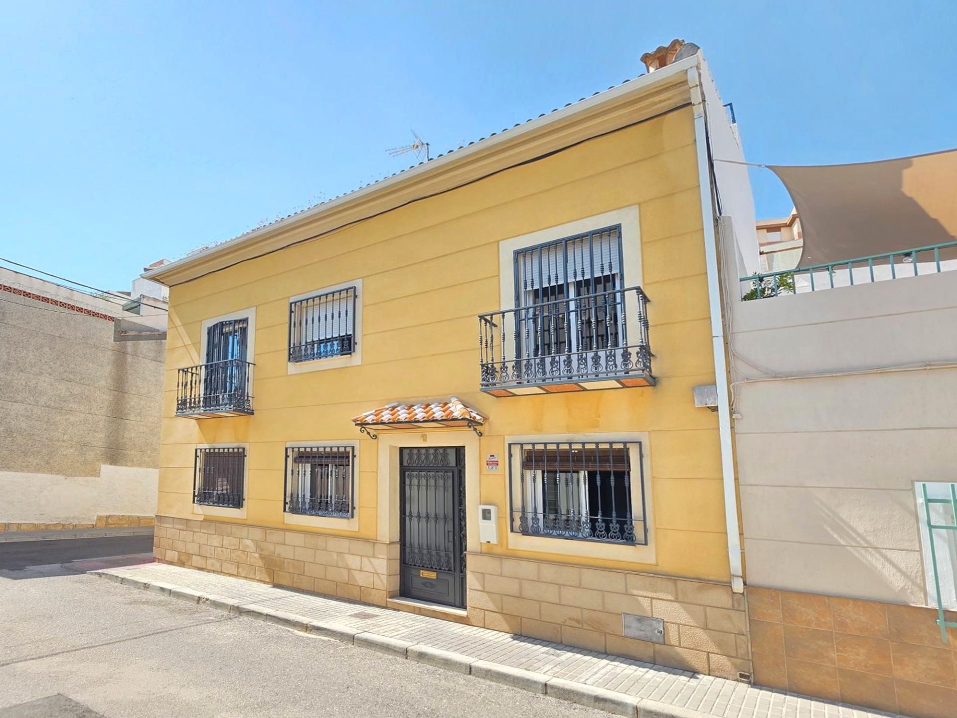 Vista exterior de Casa adosada en venta en  Jaén Capital con Aire acondicionado, Calefacción y Terraza