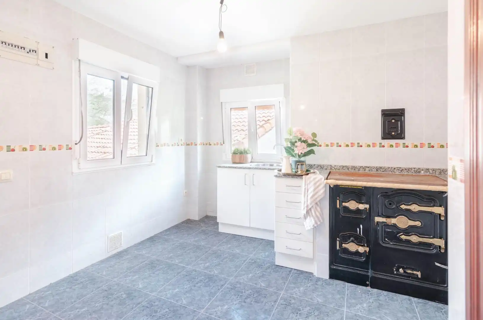 Kitchen of Houses for sale in Somiedo  with Private garden, Storage room and Furnished