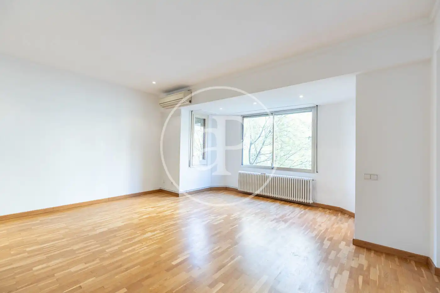 Vista exterior de Piso en venta en Barcelona con Aire acondicionado, Calefacción y Terraza