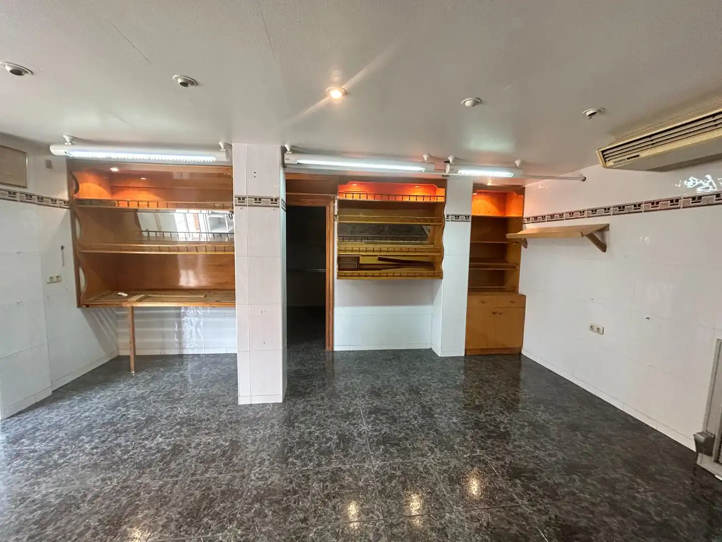 Local en venda en Cartagena amb Aire condicionat i Moblat