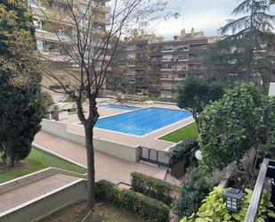 Swimming pool of Flat for sale in  Barcelona Capital  with Private garden, Parquet flooring and Terrace