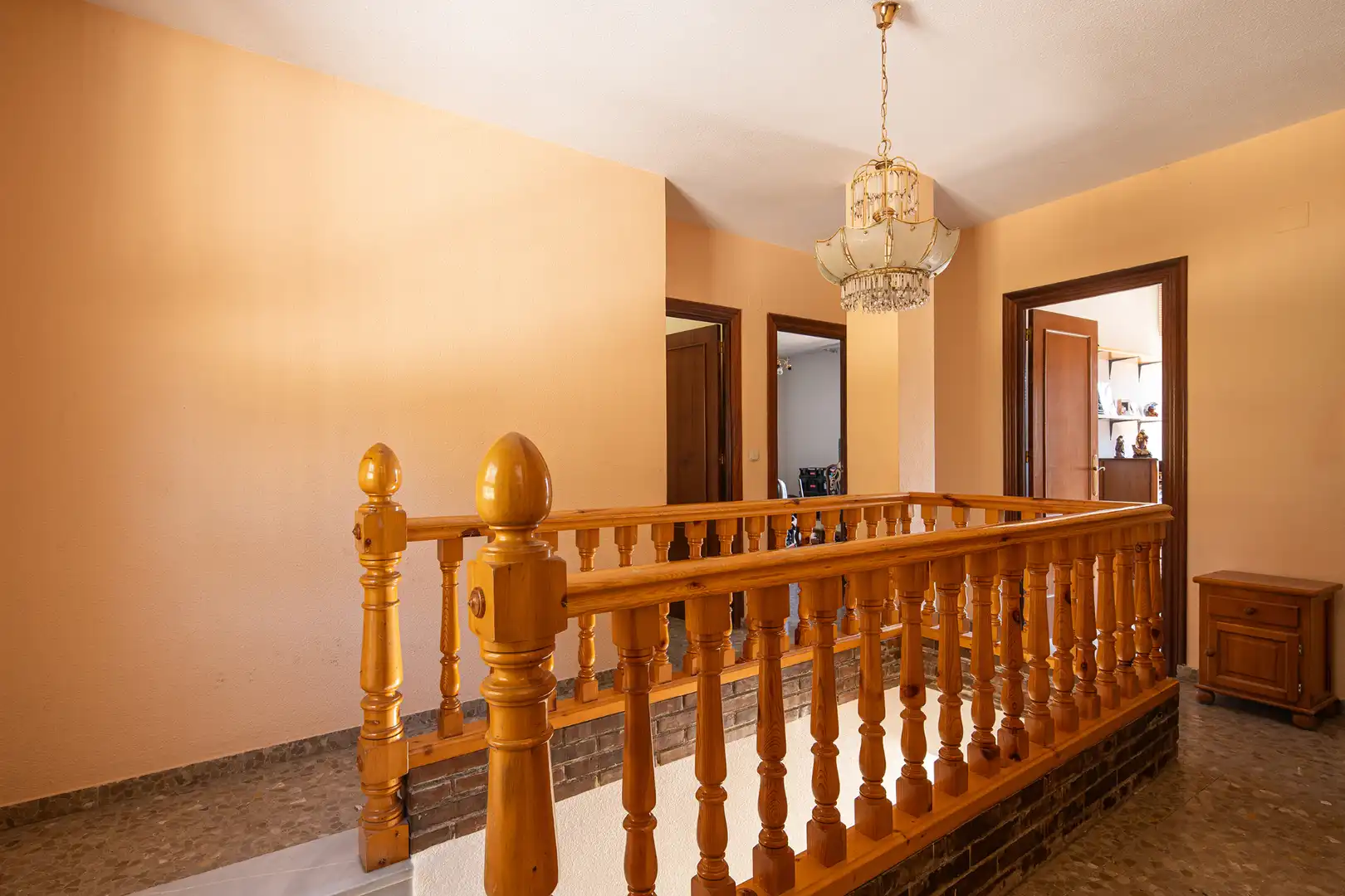 Einfamilien-Reihenhaus zum Verkauf in Granada mit Klimaanlage, Privatgarten und Terrasse