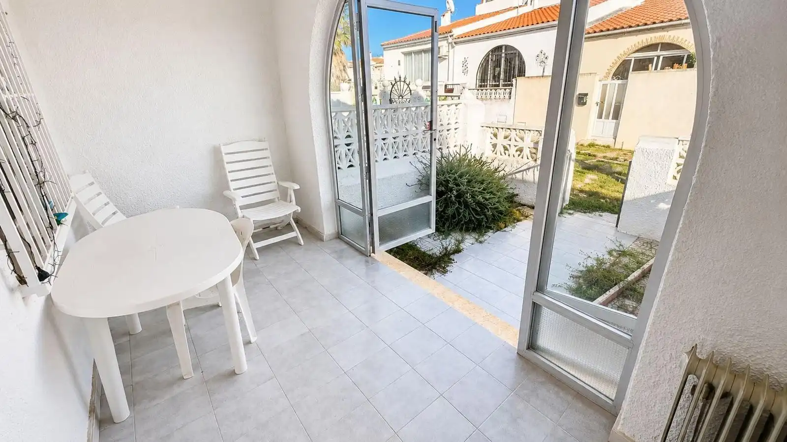 Terraza de Casa adosada en venta en Torrevieja con Amueblado, Horno y TV