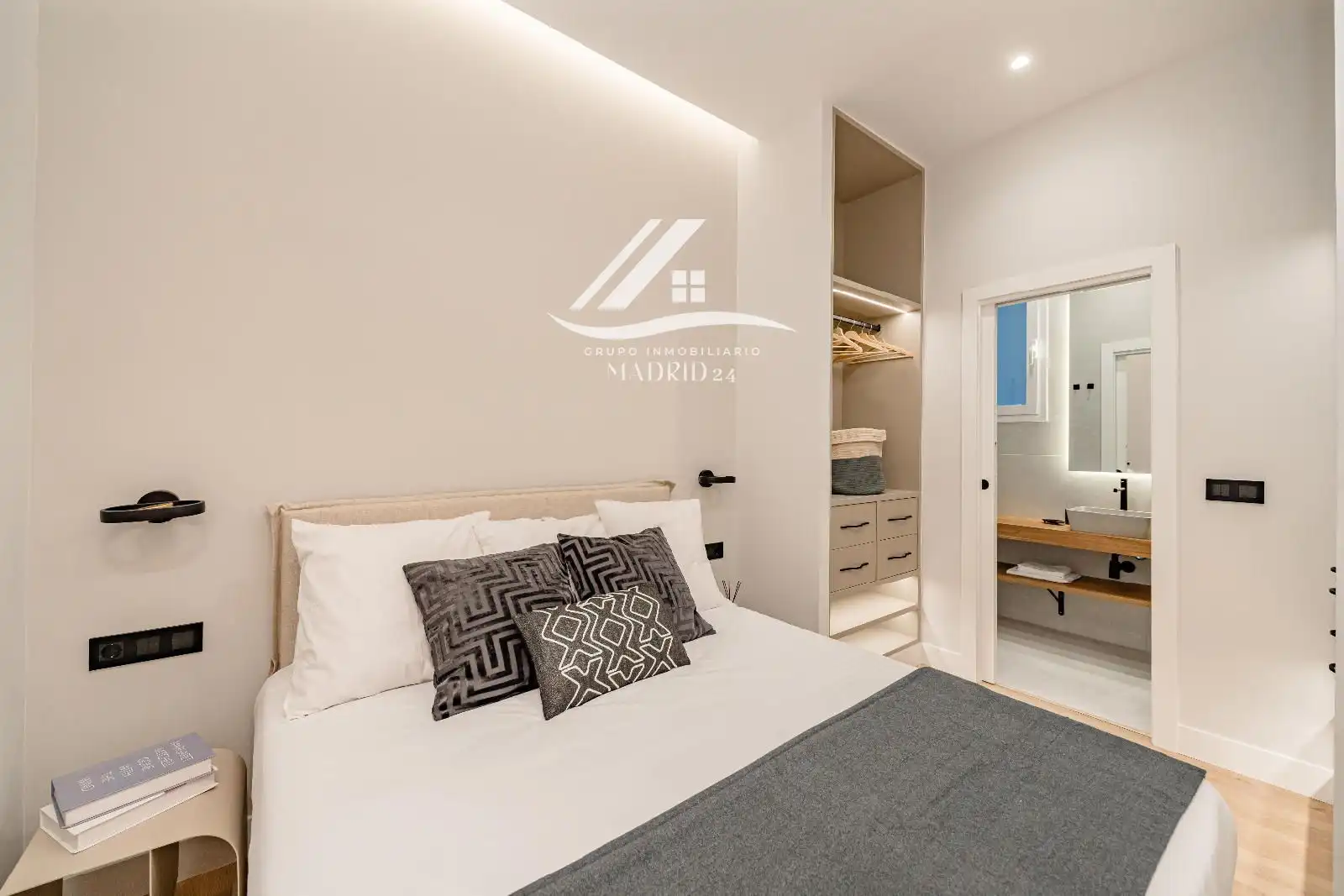 Piso con ascensor en venta en Divino Pastor, imagen 2