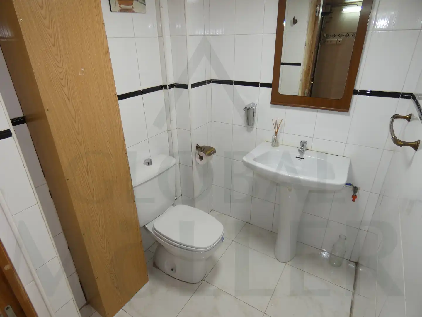 Local de lloguer a Calle Paz de Basilea, 35, Los Dolores