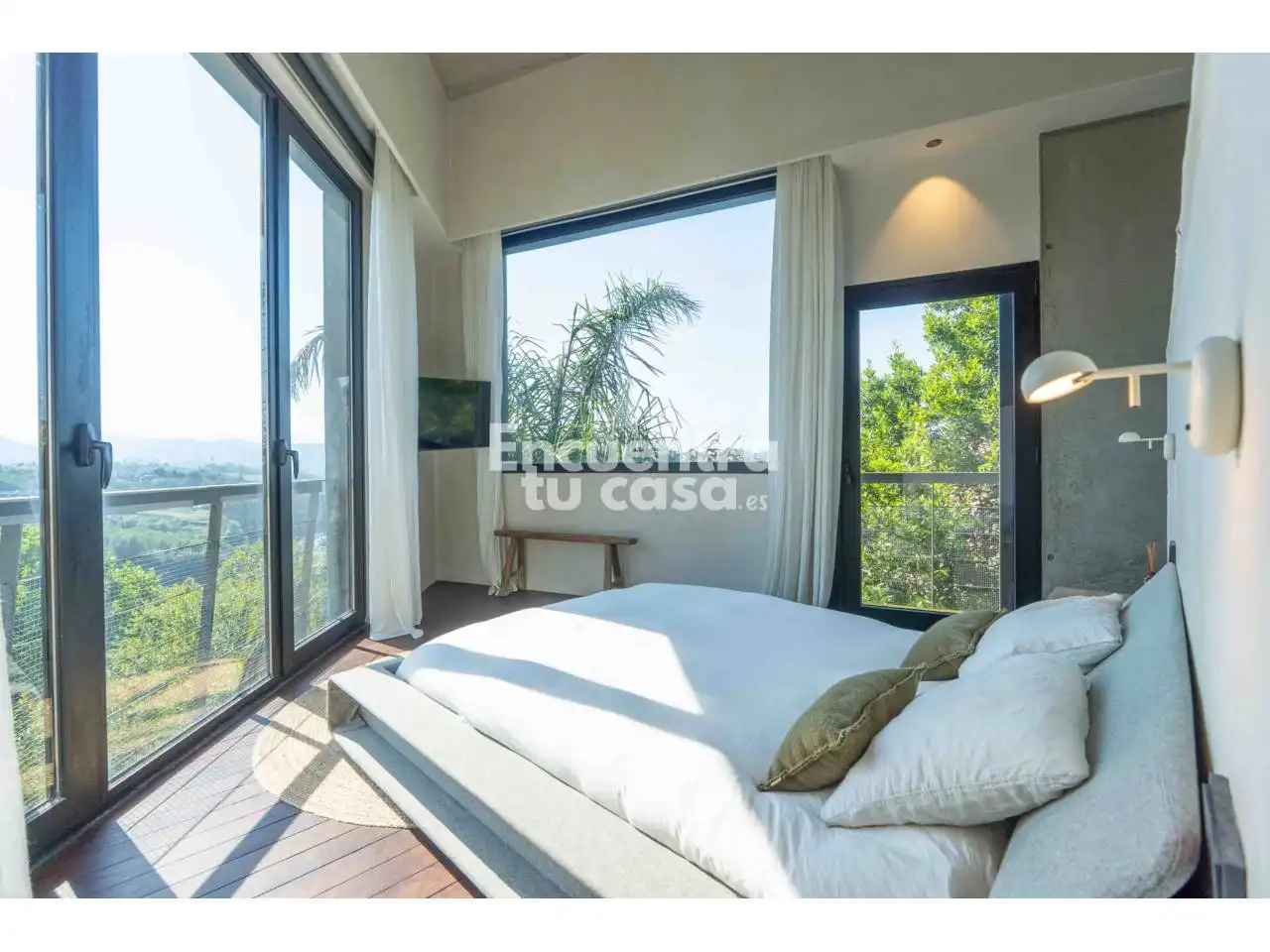 Dormitori de Casa o xalet en venda en Donostia - San Sebastián  amb Jardí privat, Terrassa i Piscina