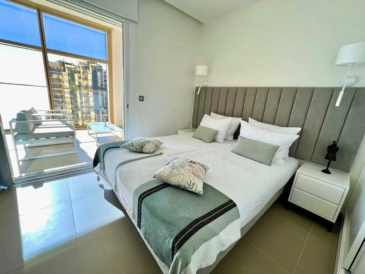 Dormitori de Casa o xalet de lloguer en Benidorm amb Aire condicionat, Jardí privat i Moblat