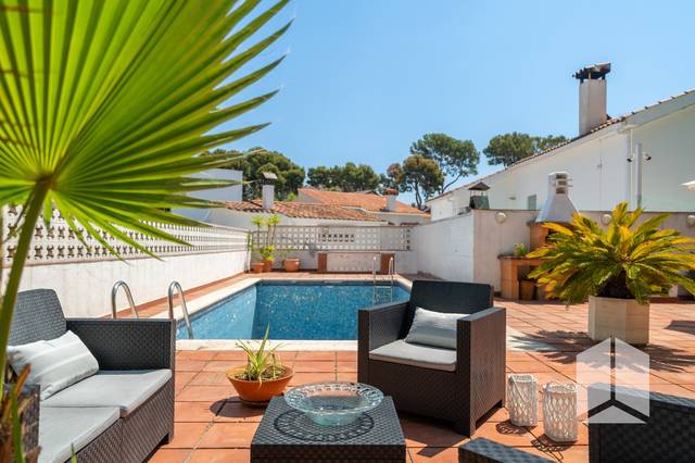 Casa-chalet en Venta en Montmar