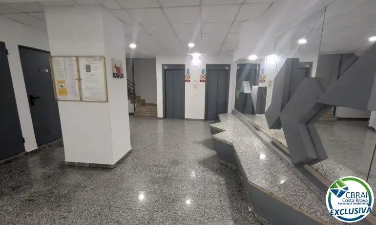 Estudi en venda en Empuriabrava amb Moblat, Microones i Balcó