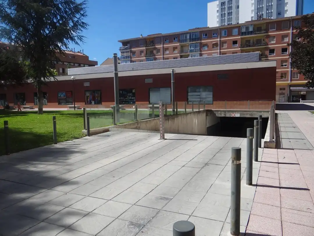 Garaje en venta en Plaza de los Sauces, Barañáin / Barañain