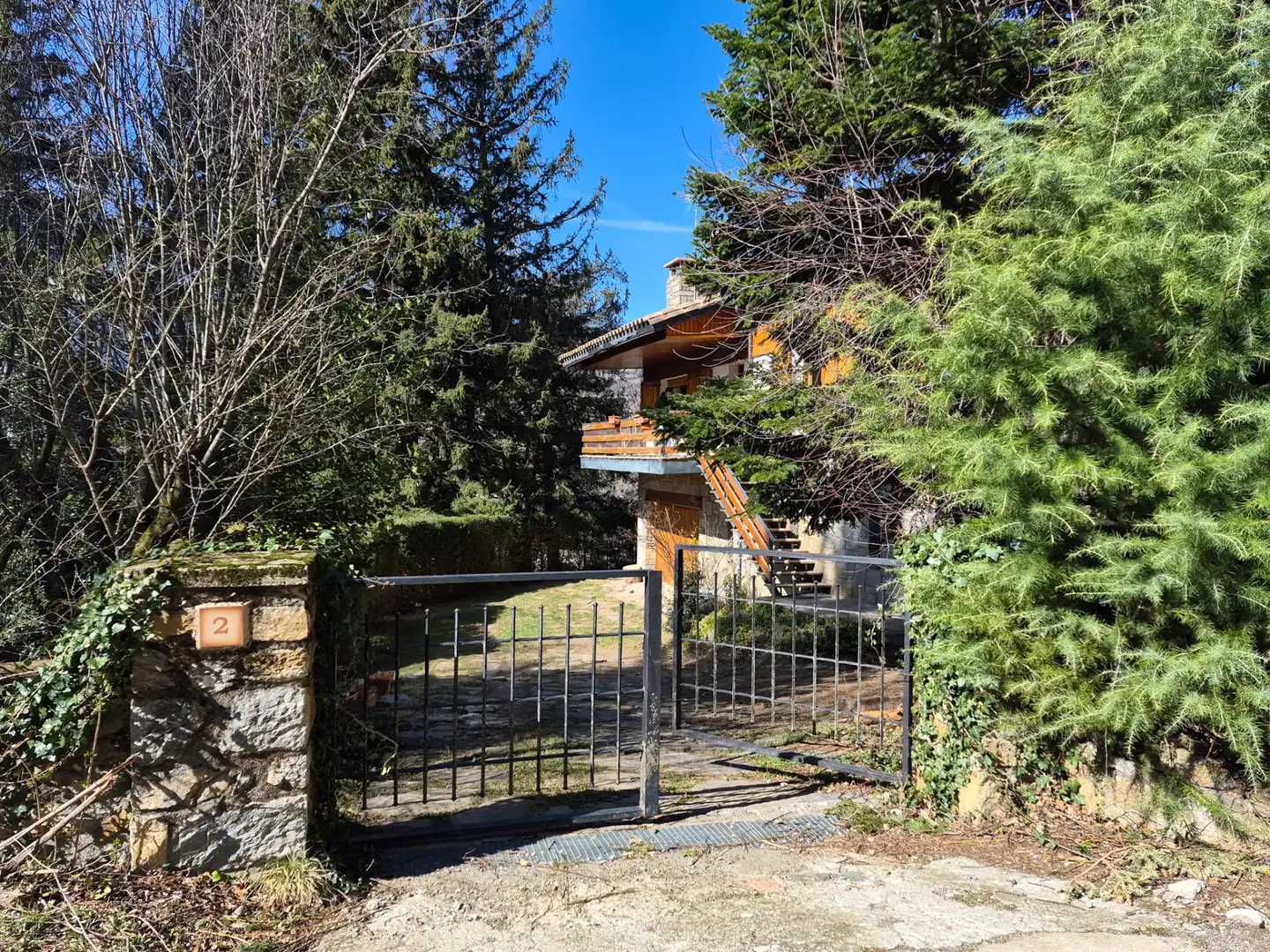 Vista exterior de Finca rústica en venda en Campelles amb Calefacció, Jardí privat i Parquet