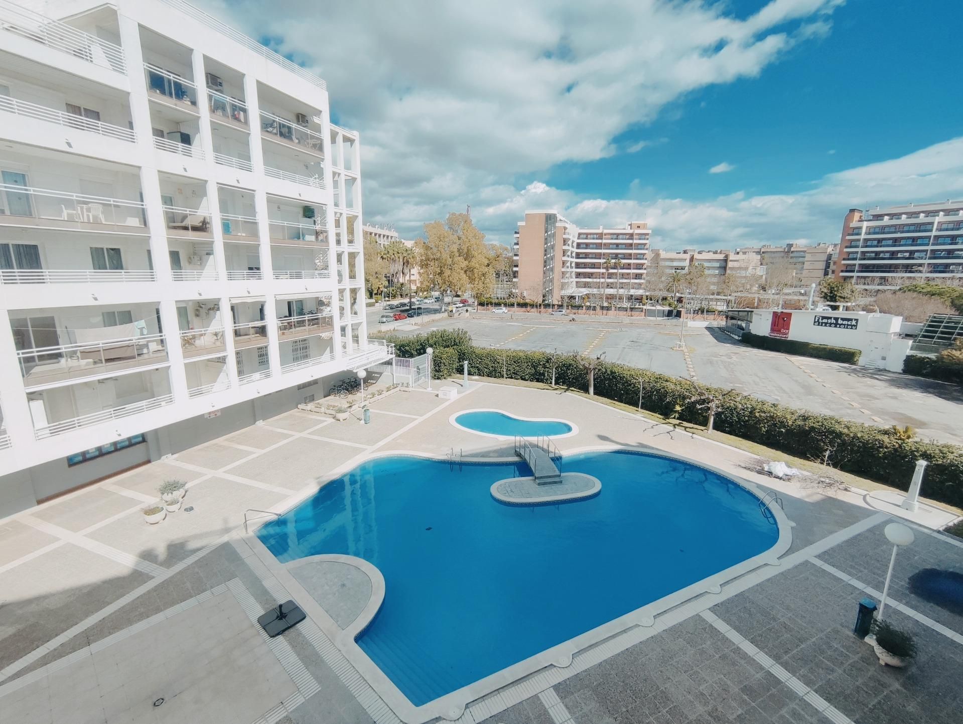 Piscina de Apartament en venda en Salou amb Jardí privat, Terrassa i Piscina comunitària