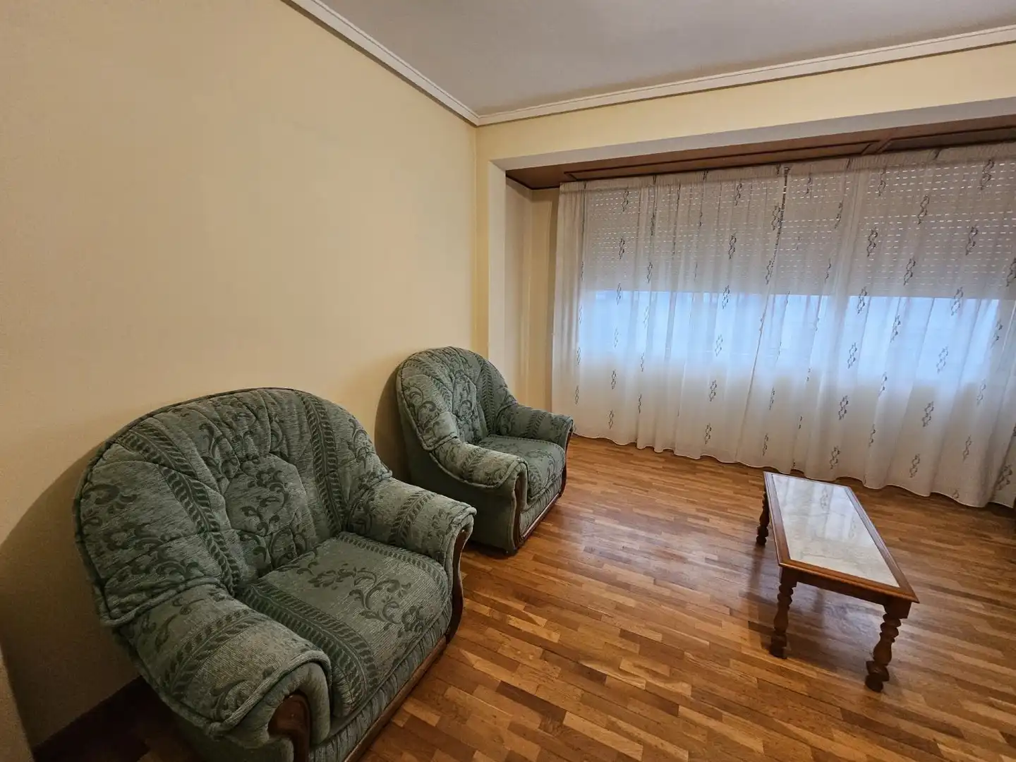Sala d'estar de Pis de lloguer en A Coruña Capital  amb Calefacció i Moblat