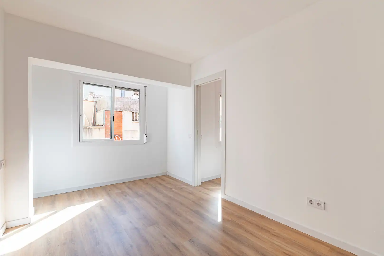 Bedroom of Flat for sale in L'Hospitalet de Llobregat  with Air Conditioner, Heating and Parquet flooring
