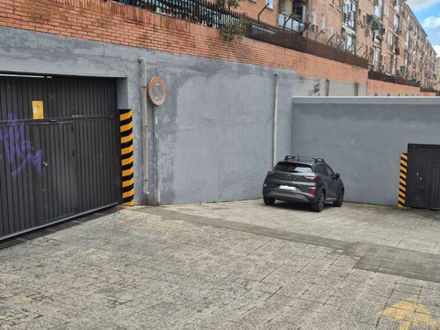 Garaje en Venta en Calle Sánchez Morate, 13 en Universidad