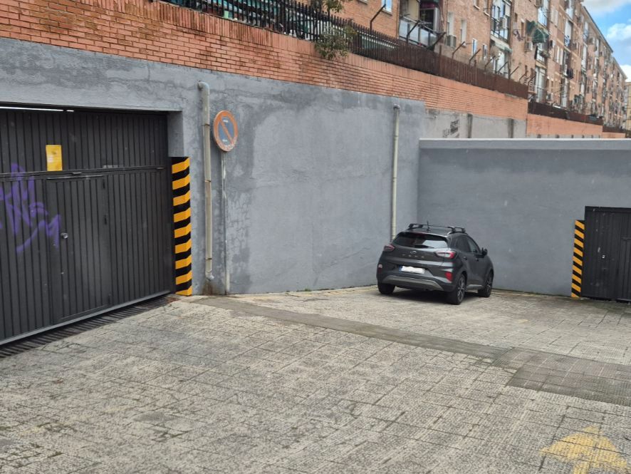 Garage for sale in Calle Sánchez Morate, 13, Universidad