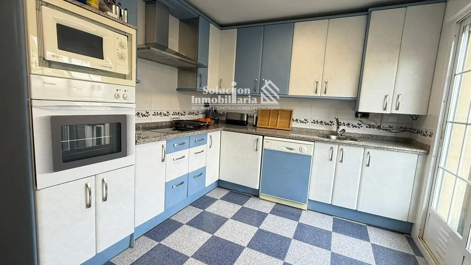 Cocina de Casa adosada en venta en Carrascal de Barregas con Calefacción, Terraza y Amueblado