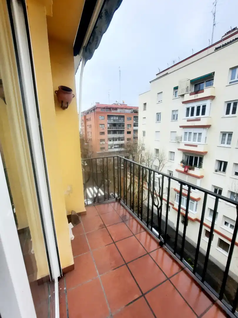 Pis de lloguer a Calle de Julián Besteiro, Cuatro Caminos - Azca