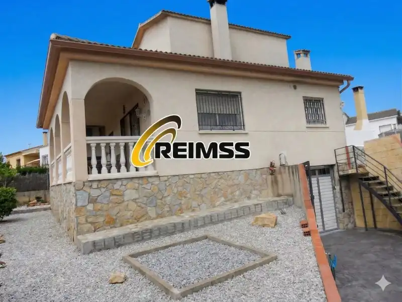 Casa con piscina in vendita a Maçanet de la Selva pueblo