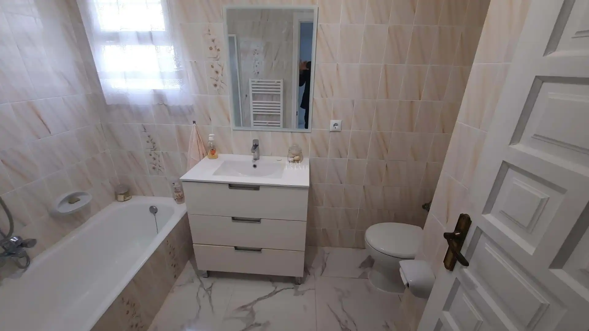Bathroom of Houses for sale in L'Alfàs del Pi  with Air Conditioner, Heating and Terrace