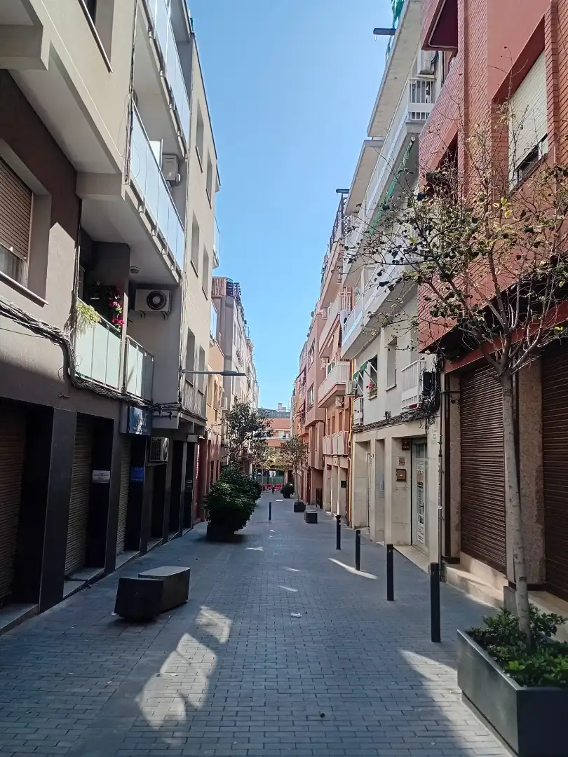 Exterior view of Commercial properties for sale in Esplugues de Llobregat