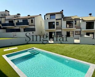 Swimming pool of Single-family semi-detached for sale in Llers  with Air Conditioner, Heating and Terrace