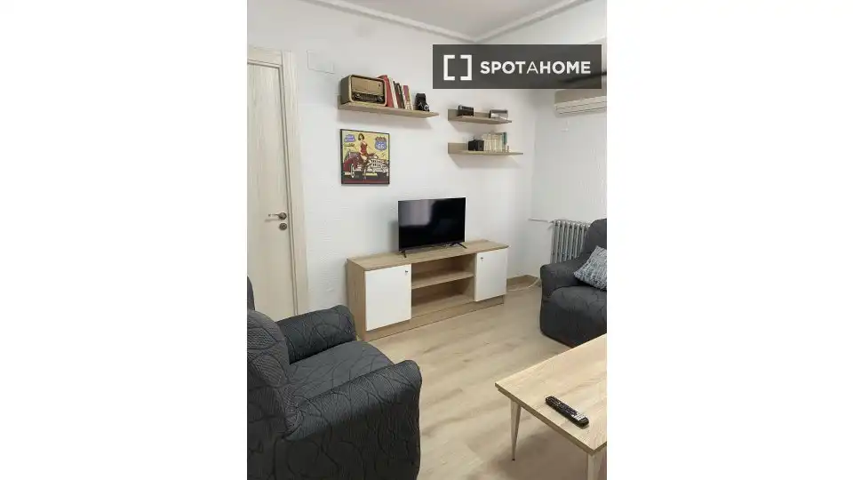 Living room of Flat for rent in Zaragoza  with Air Conditioner, Heating and Furnished