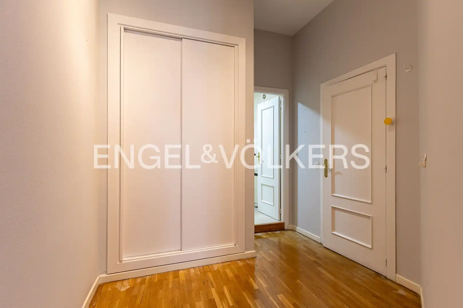 Bedroom of Flat for sale in Madrid  with Air Conditioner, Heating and Parquet flooring