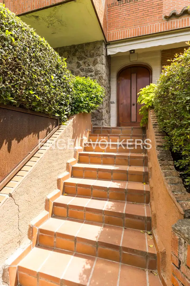 Vista exterior de Casa o chalet de alquiler en Pozuelo de Alarcón con Aire acondicionado, Calefacción y Jardín privado