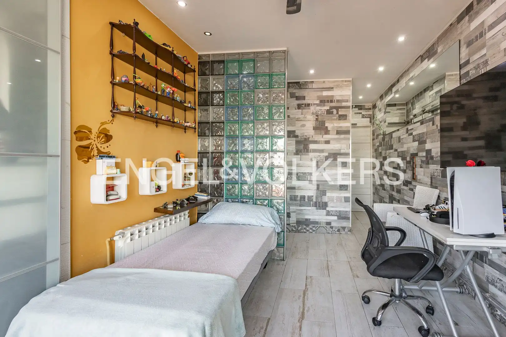 Bedroom of Flat for sale in El Prat de Llobregat  with Air Conditioner and Heating