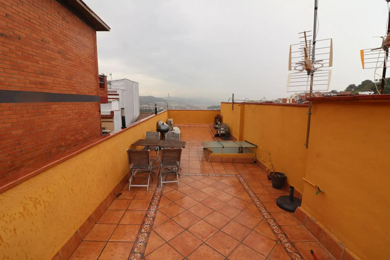 Terrasse von Erdgeschoss zur Miete in  Barcelona Capital mit Terrasse, Möbliert und Haustiere erlaubt